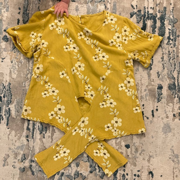 A13 Yellow Floral Blouse Daisy Embroidered Front Tie Top Short Sleeve sz Small - Picture 2 of 12